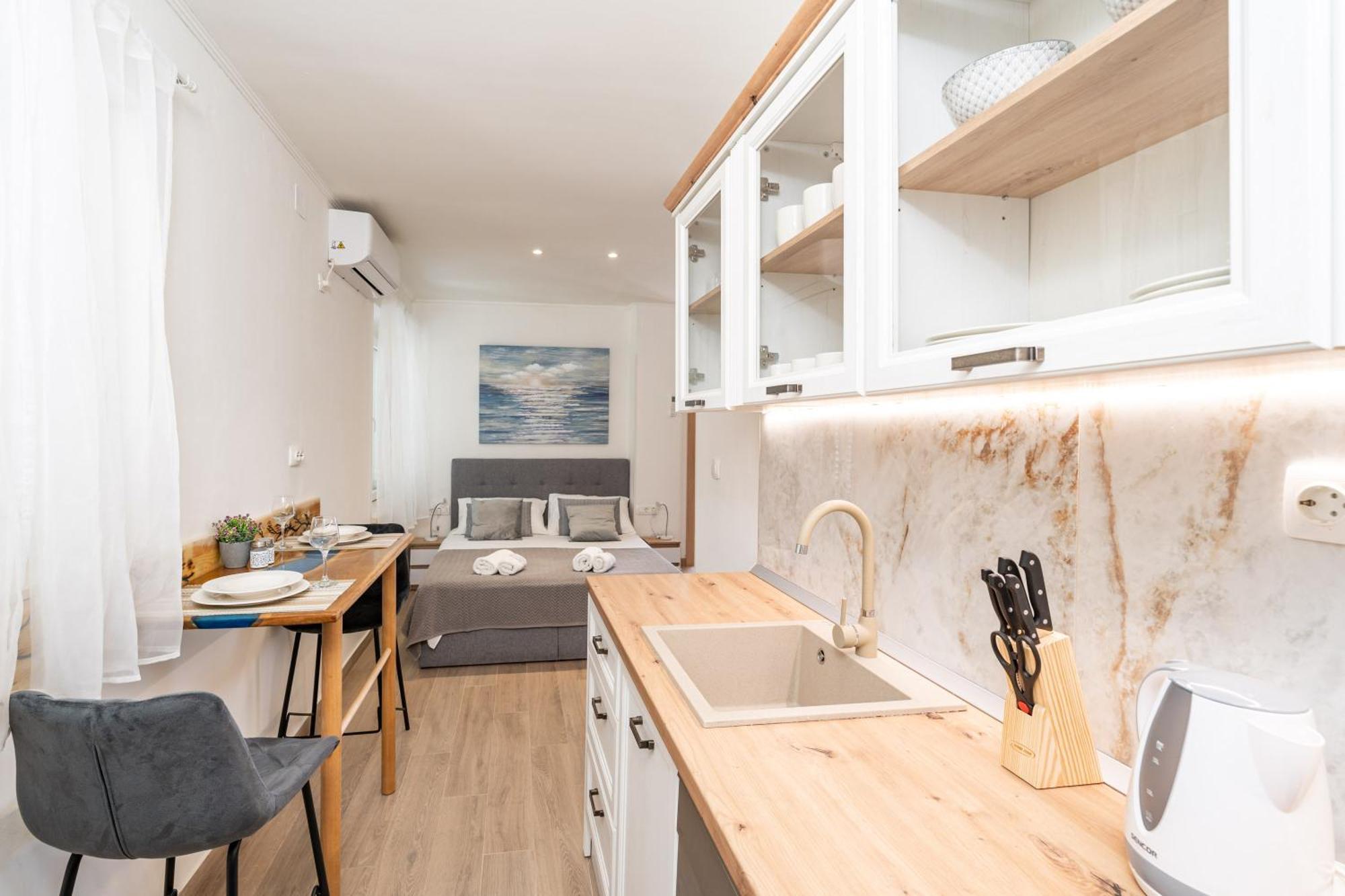 Anmarie With Free Parking Apartment Дубровник Екстериор снимка