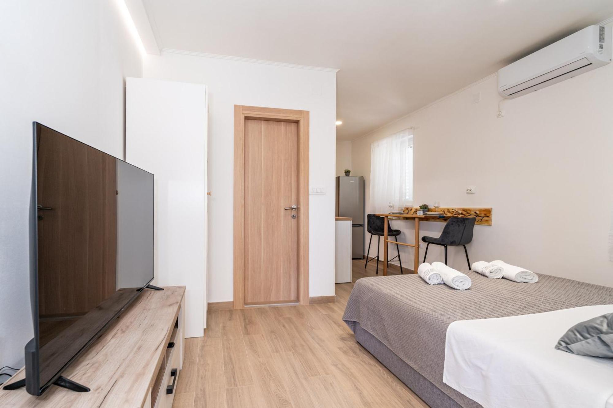 Anmarie With Free Parking Apartment Дубровник Екстериор снимка