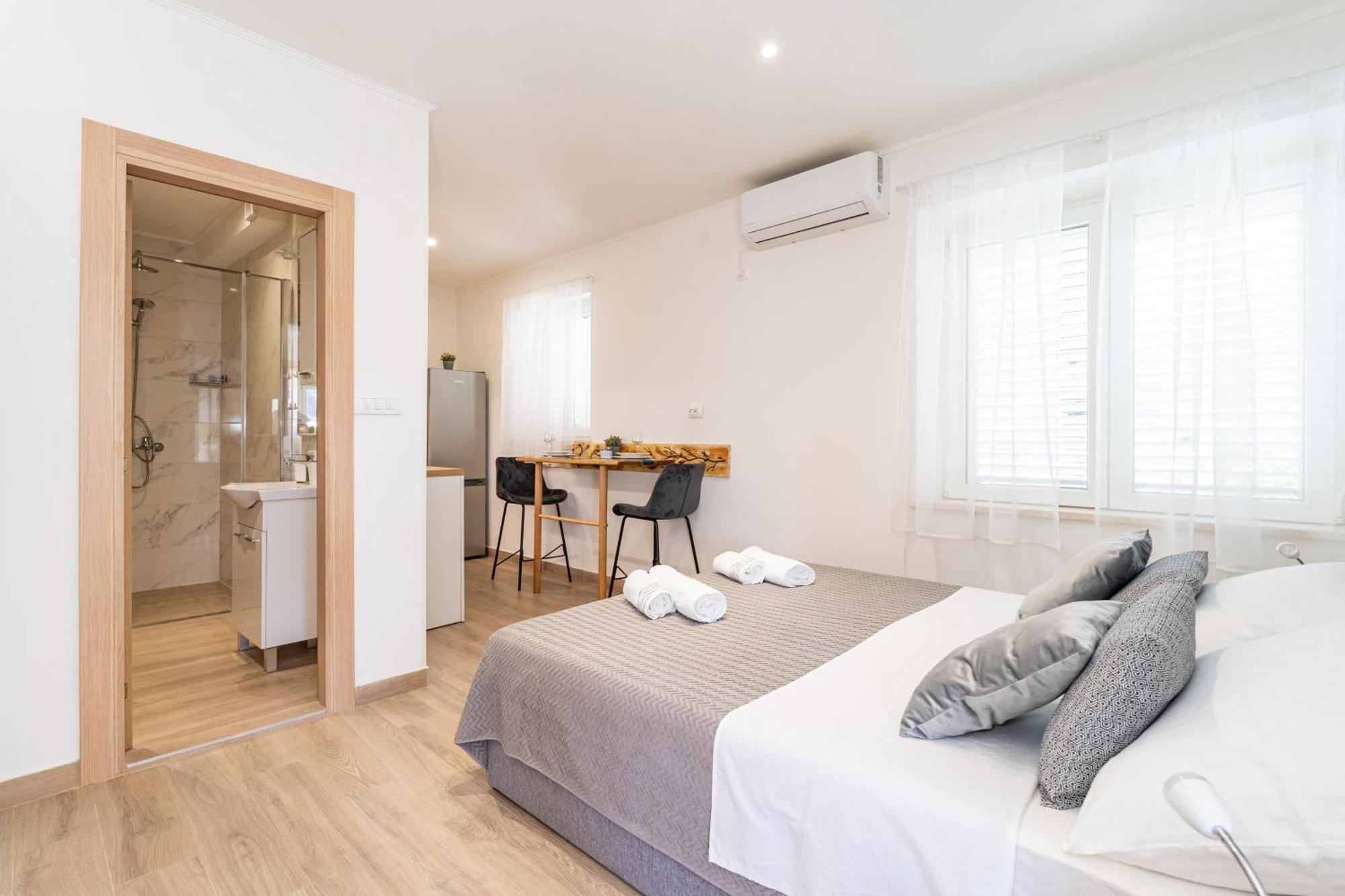 Anmarie With Free Parking Apartment Дубровник Екстериор снимка