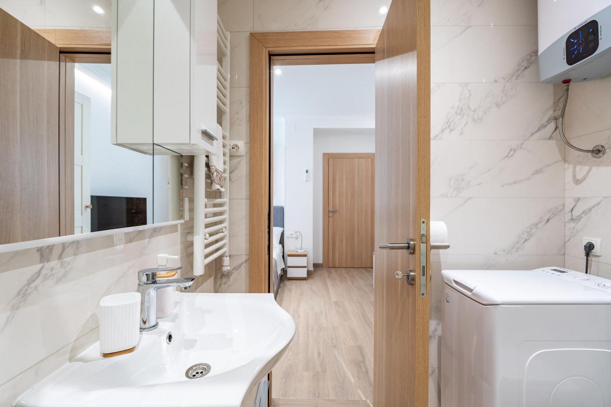 Anmarie With Free Parking Apartment Дубровник Екстериор снимка