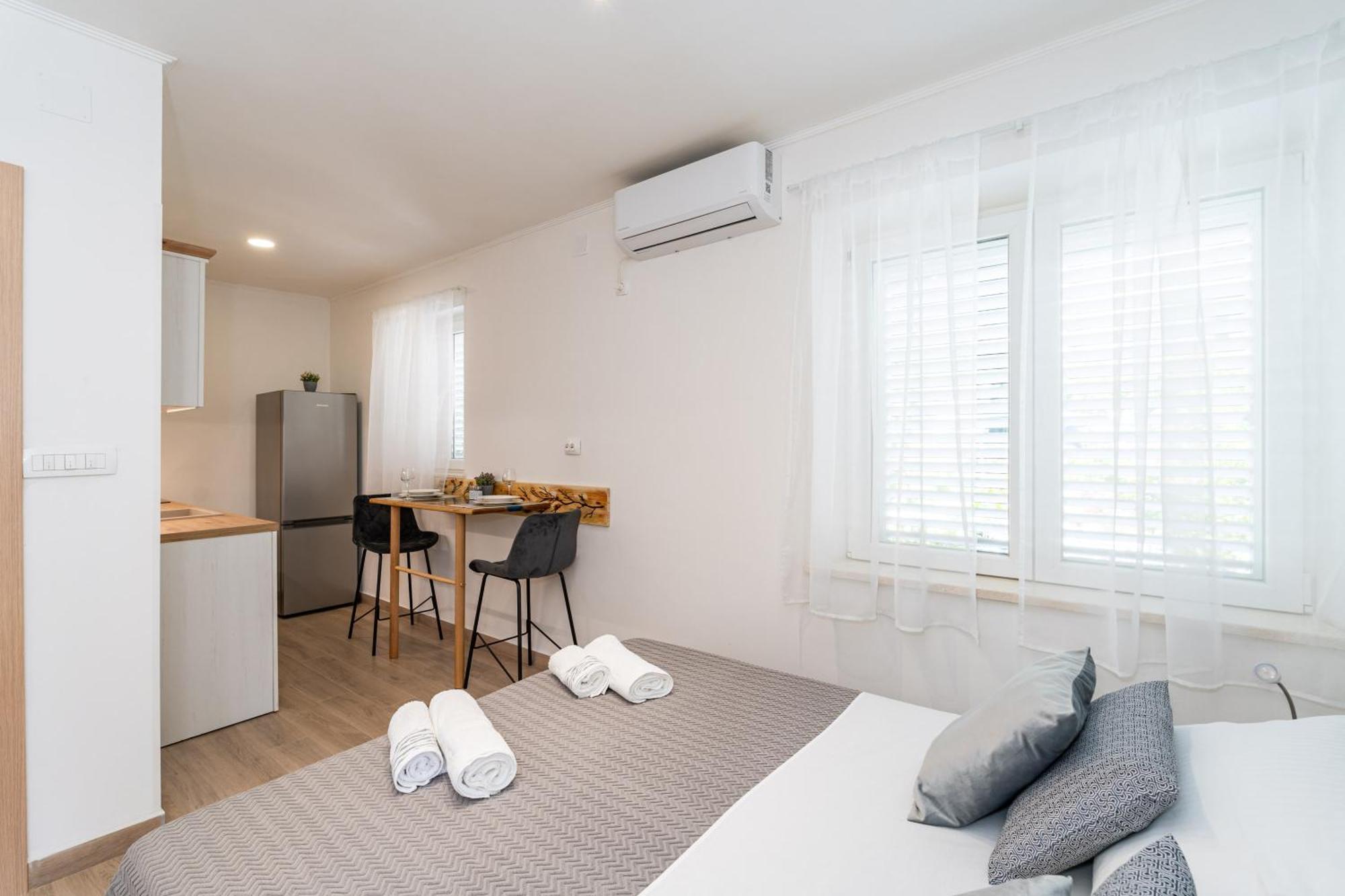Anmarie With Free Parking Apartment Дубровник Екстериор снимка